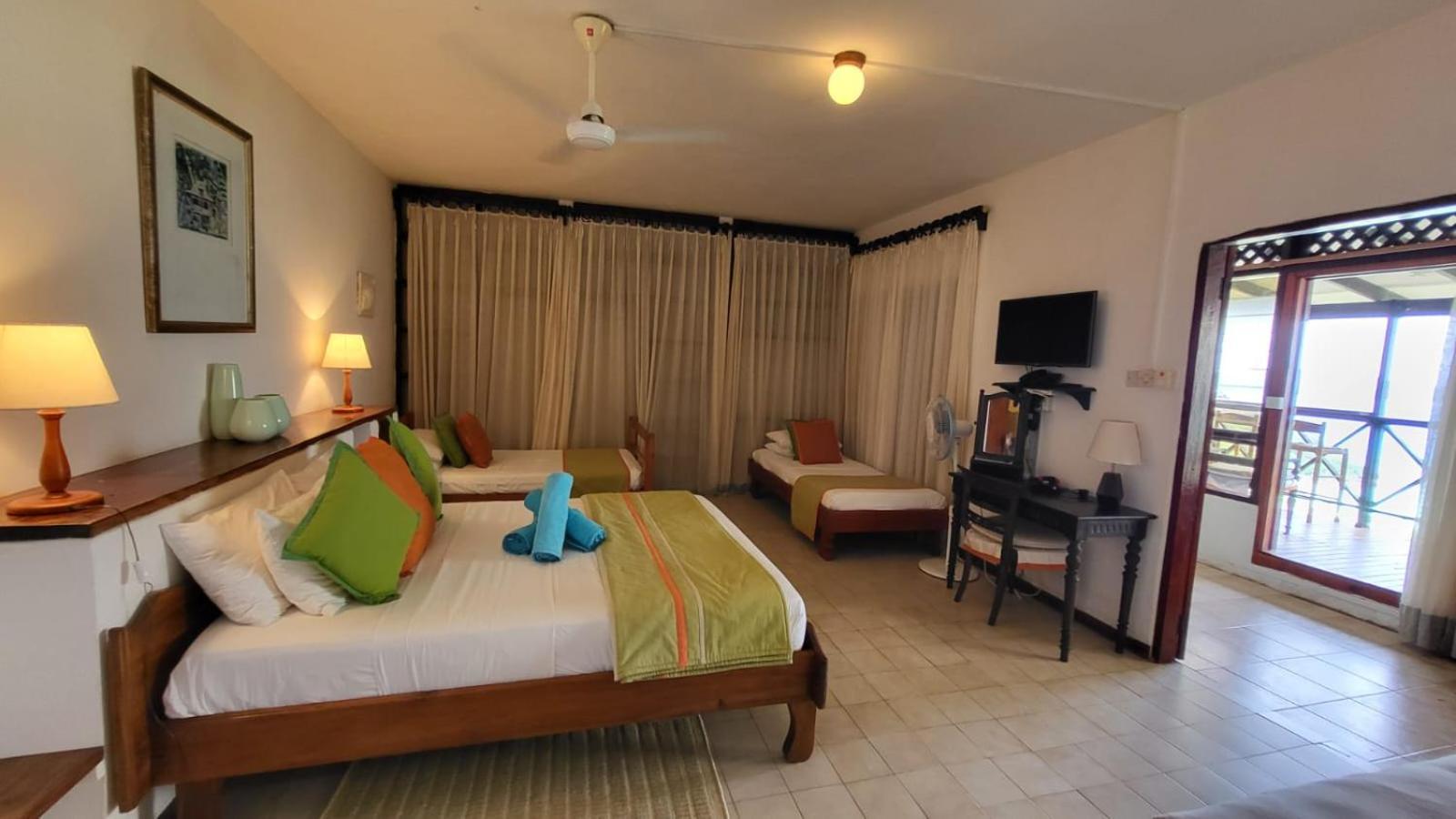 Mango Lodge Anse Volbert Village Екстериор снимка